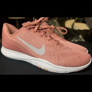 Nike Training - Flex TR 7 in Pink